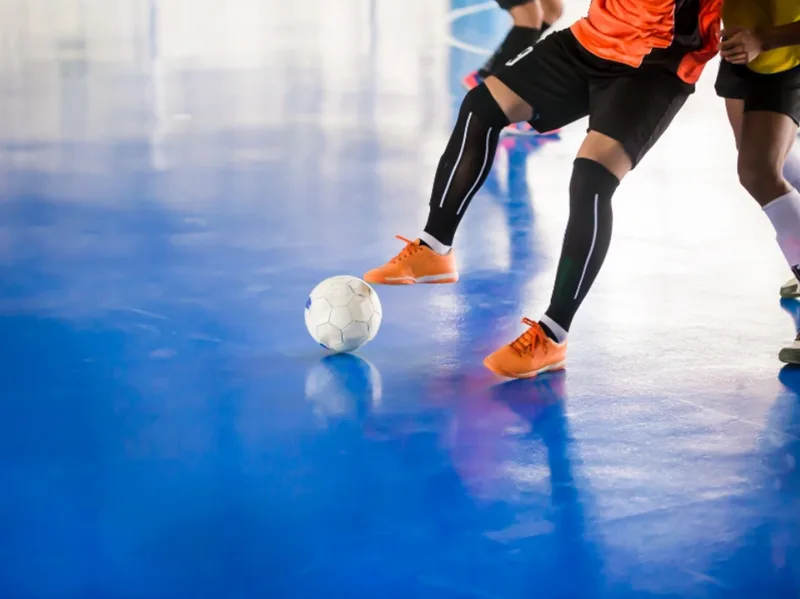 Quả bóng Futsal chuyên dụng có kích thước nhỏ và độ nảy thấp.