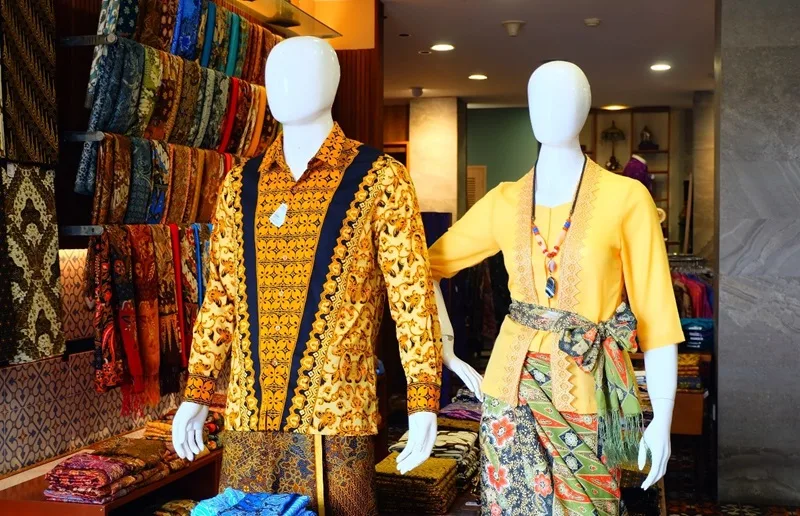 Họa tiết Batik tinh xảo được tạo nên từ kỹ thuật nhuộm sáp thủ công truyền thống lâu đời.